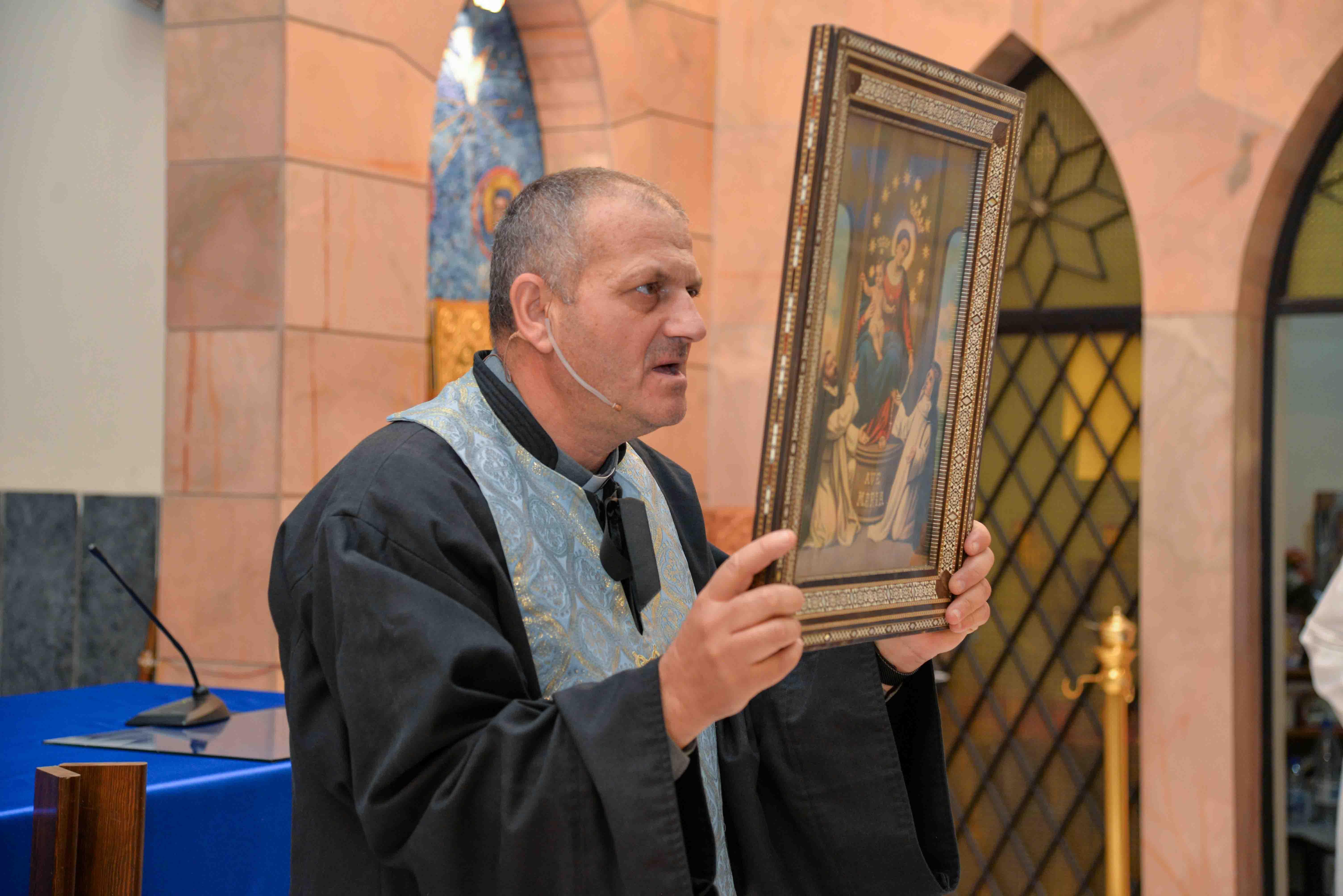 مشاركة الأب جاك مراد في الشهر المريمي-126